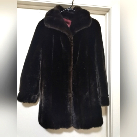 Dubrowsky & Perlbinder | Exclusively Styled by Tissavel France | Faux Fur - Picture 1 of 13